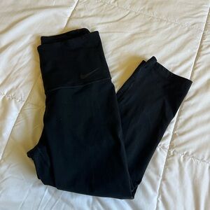 Black Nike leggings